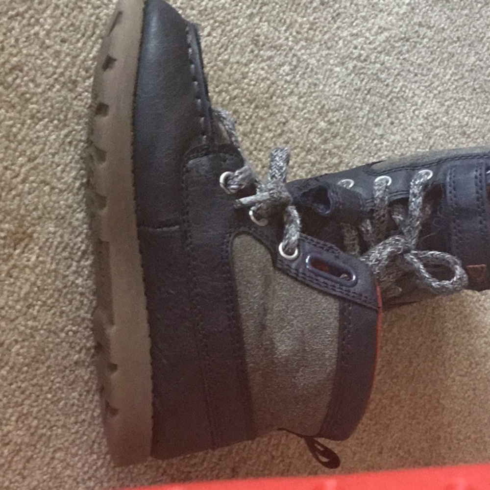Shoes - Picture 4 of 4